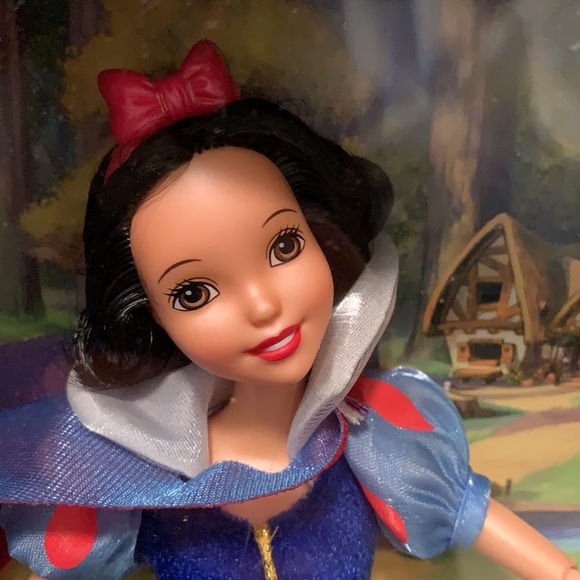 Disney’s Snow White & The Seven Dwarfs Dolls - Picture 2 of 10